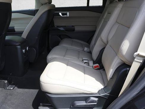 Used 2020 Ford Explorer XLT w/ Equipment Group 202A AWD/4WD image 24