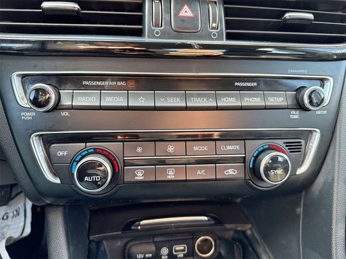 Used 2019 Kia Optima S image 15