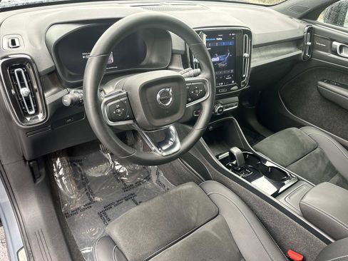 Certified 2023 Volvo C40 P8 Recharge Ultimate image 9