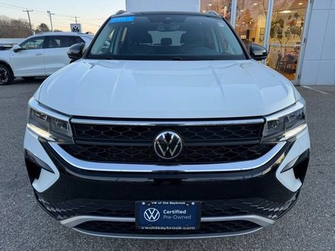 Certified 2024 Volkswagen Taos SE w/ Panoramic Sunroof Package image 2