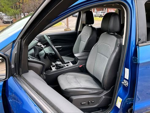 Used 2017 Ford Escape SE w/ SE Sport Appearance Package image 7