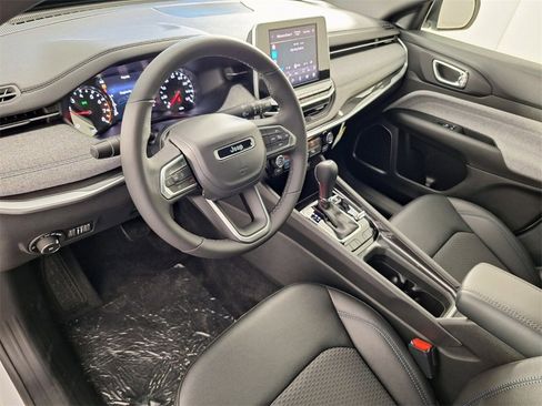 New 2026 Jeep Compass Latitude image 10