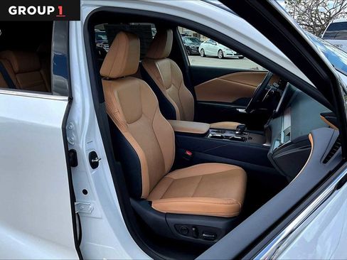 Used 2024 Lexus RX 350 w/ Technology Package image 8