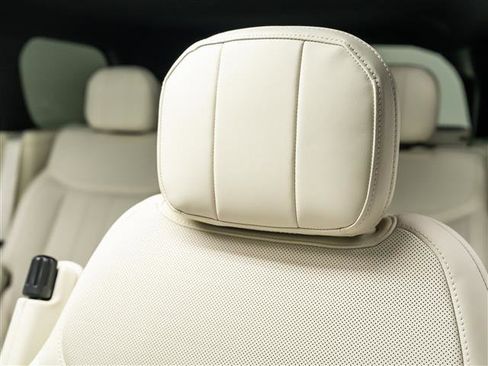 New 2025 Land Rover Range Rover SE image 14