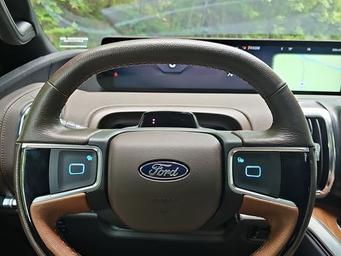 Used 2025 Ford Expedition King Ranch AWD/4WD image 33