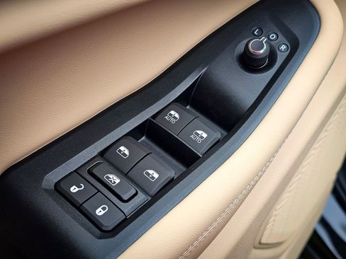 New 2025 Jeep Grand Cherokee Limited image 12