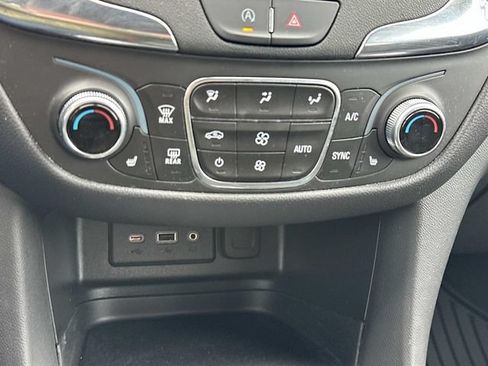 Used 2023 Chevrolet Equinox LT FWD image 29