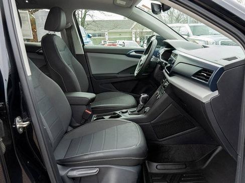 Used 2022 Volkswagen Taos SE w/ Panoramic Sunroof Package AWD/4WD image 16