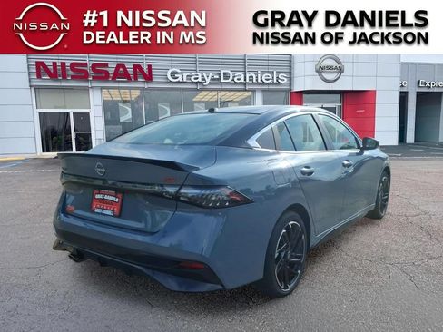 New 2026 Nissan Sentra SR w/ Floor Mat Package FWD image 7