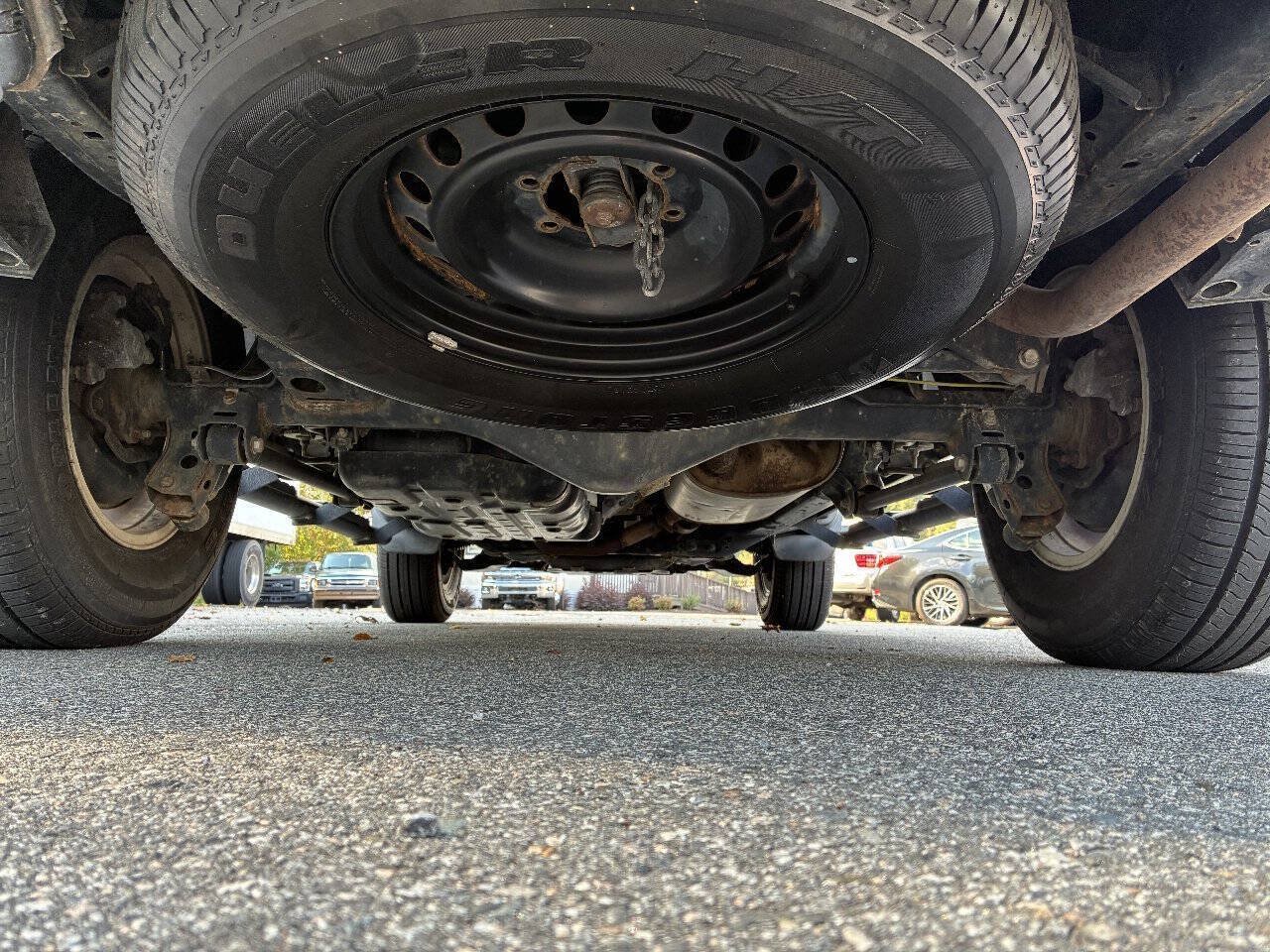 Used 2019 Toyota 4Runner SR5 AWD/4WD image 10