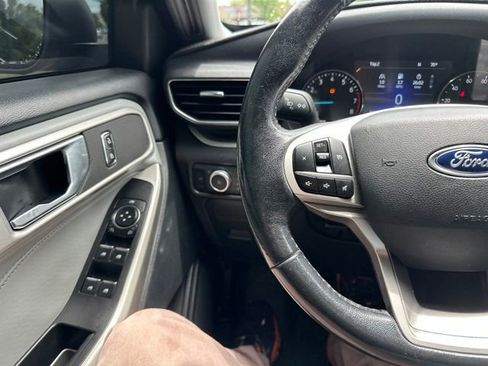 Used 2021 Ford Explorer XLT w/ Equipment Group 202A AWD/4WD image 47