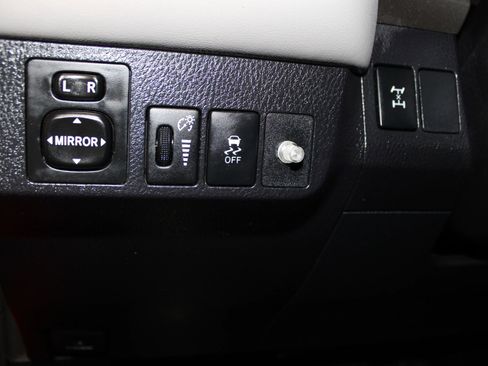 Used 2015 Toyota RAV4 XLE image 16