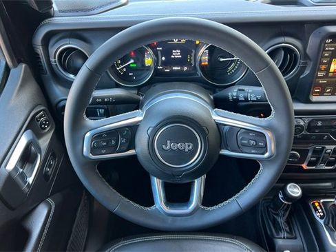 Used 2023 Jeep Wrangler Unlimited Sahara image 16