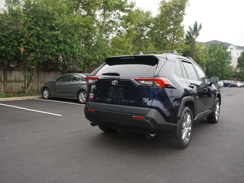 Used 2020 Toyota RAV4 XLE Premium AWD/4WD image 4