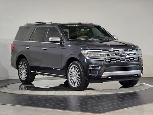 Used 2022 Ford Expedition Platinum image 2