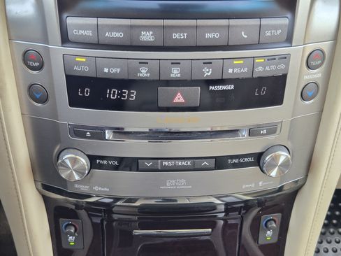 Used 2014 Lexus LX 570 4WD w/ Luxury Package image 15
