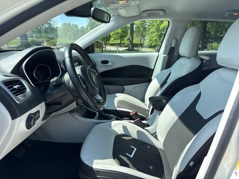 Used 2020 Jeep Compass Latitude w/ Popular Equipment Group FWD image 12