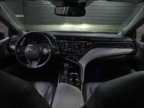 Used 2019 Toyota Camry XLE image 11