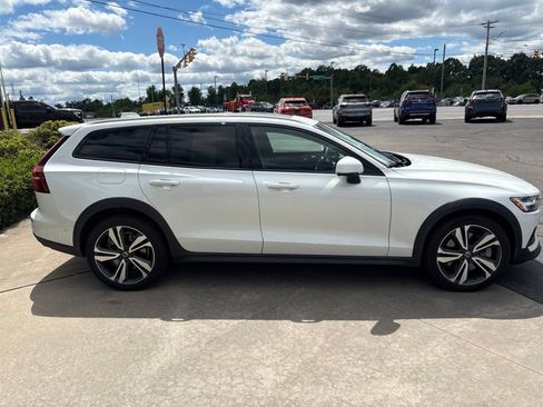 Used 2024 Volvo V60 B5 Cross Country Plus w/ Protection Package Premier AWD/4WD image 5
