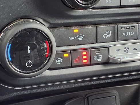 Used 2022 Ford Bronco Badlands image 5