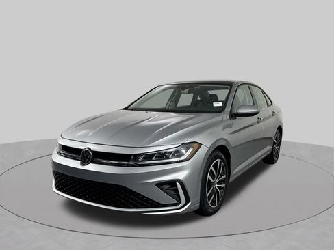 Used 2025 Volkswagen Jetta SE FWD image 2
