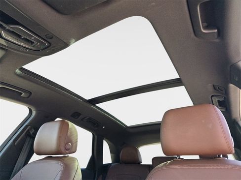 Used 2020 Audi Q5 e Prestige w/ Prestige Package image 34