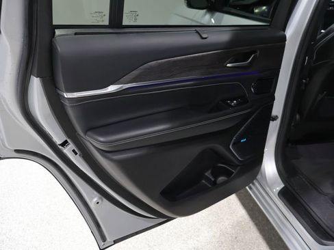 Used 2022 Jeep Grand Cherokee L Overland w/ Advanced Protech Group III AWD/4WD image 20