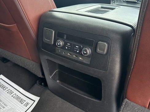 Used 2020 Chevrolet Suburban Premier w/ Premier Plus Edition image 22