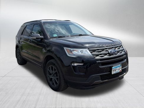 Used 2018 Ford Explorer XLT w/ XLT Appearance Package AWD/4WD image 12