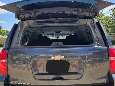 Used 2016 Chevrolet Suburban LS RWD image 6