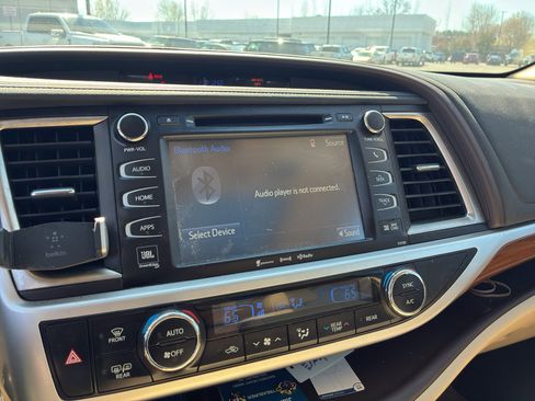 Used 2017 Toyota Highlander Limited Platinum image 13