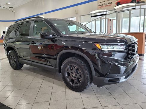 New 2025 Honda Pilot TrailSport image 3