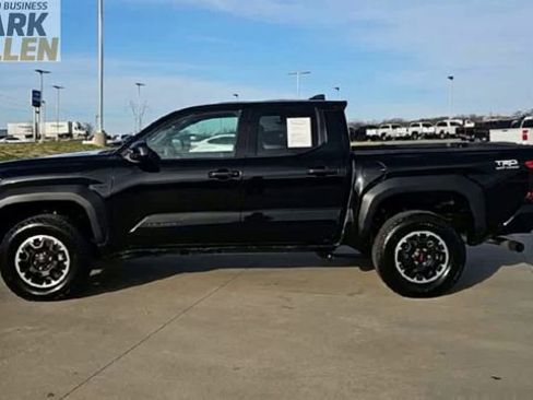 Used 2025 Toyota Tacoma TRD Off-Road AWD/4WD image 5