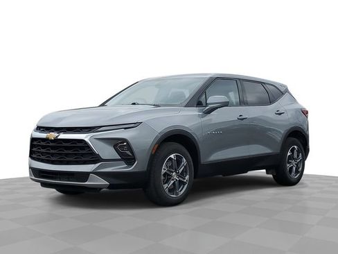 Certified 2025 Chevrolet Blazer LT FWD image 1