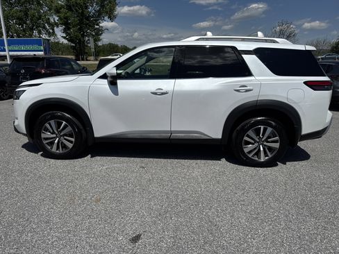 Certified 2025 Nissan Pathfinder SL AWD/4WD image 9