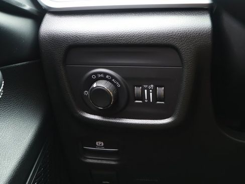 New 2025 Jeep Grand Cherokee L Altitude image 15