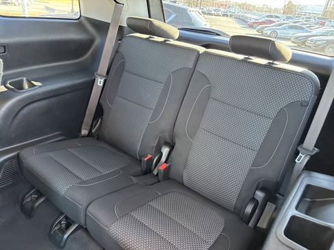 Used 2023 GMC Acadia SLE image 17