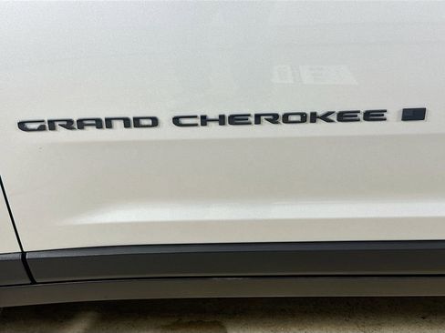 Used 2024 Jeep Grand Cherokee L Limited w/ Black Appearance Package image 29