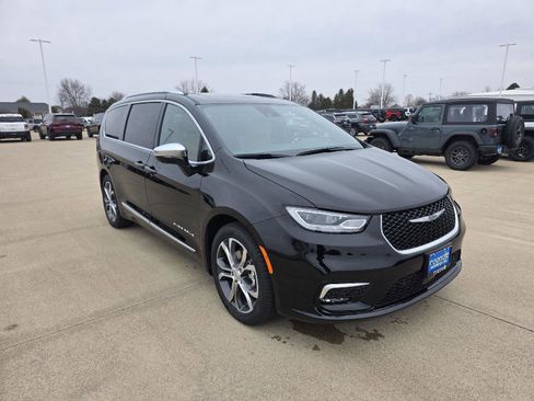 New 2026 Chrysler Pacifica Pinnacle image 14