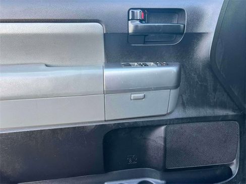 Used 2018 Toyota Sequoia SR5 image 21