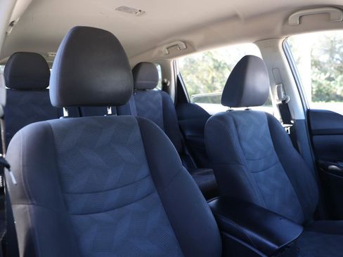 Used 2016 Nissan Rogue SV image 18