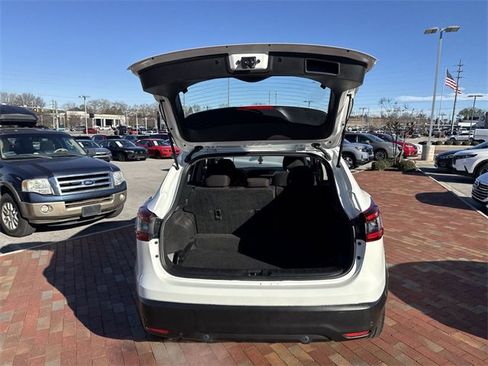 Used 2021 Nissan Rogue Sport S image 29