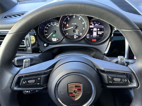 Used 2025 Porsche Macan image 19