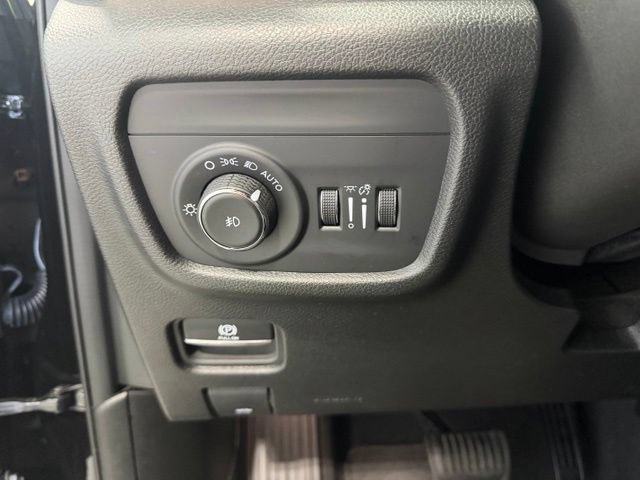 Used 2024 Jeep Grand Cherokee L Limited w/ Trailer Tow Package AWD/4WD image 11