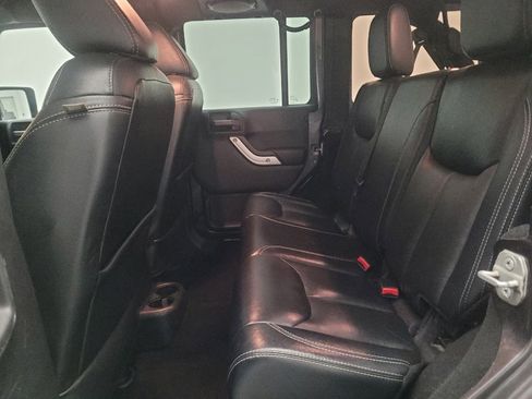Used 2014 Jeep Wrangler Unlimited Sahara w/ Connectivity Group AWD/4WD image 18