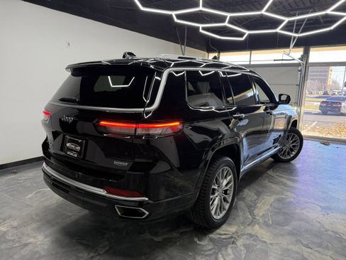 Used 2022 Jeep Grand Cherokee L Summit w/ Luxury Tech Group V image 3