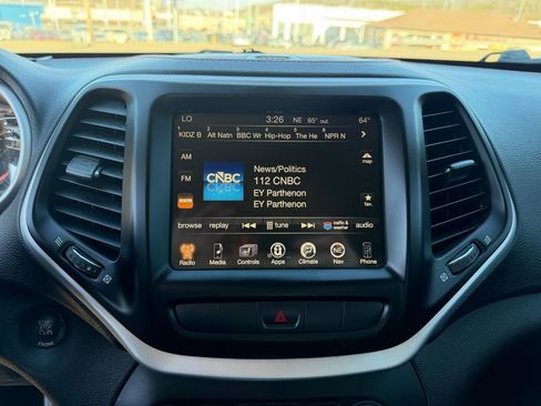 Used 2015 Jeep Cherokee Trailhawk w/ Comfort/Convenience Group image 9