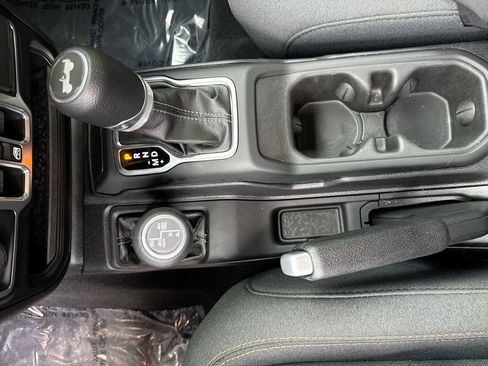 Used 2025 Jeep Wrangler Unlimited Sahara AWD/4WD image 20
