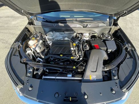 Used 2025 Chevrolet Trax LT w/ LT Convenience Package image 32