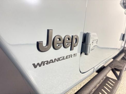 Used 2024 Jeep Wrangler Unlimited Sport AWD/4WD image 31